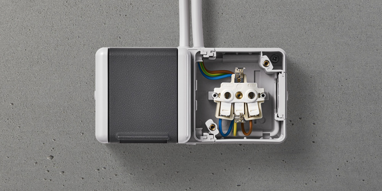 Doppelsteckdose mit Trennsteg bei Elektro Schmitt GmbH in Theres